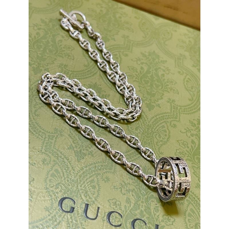 G*u*i necklaces